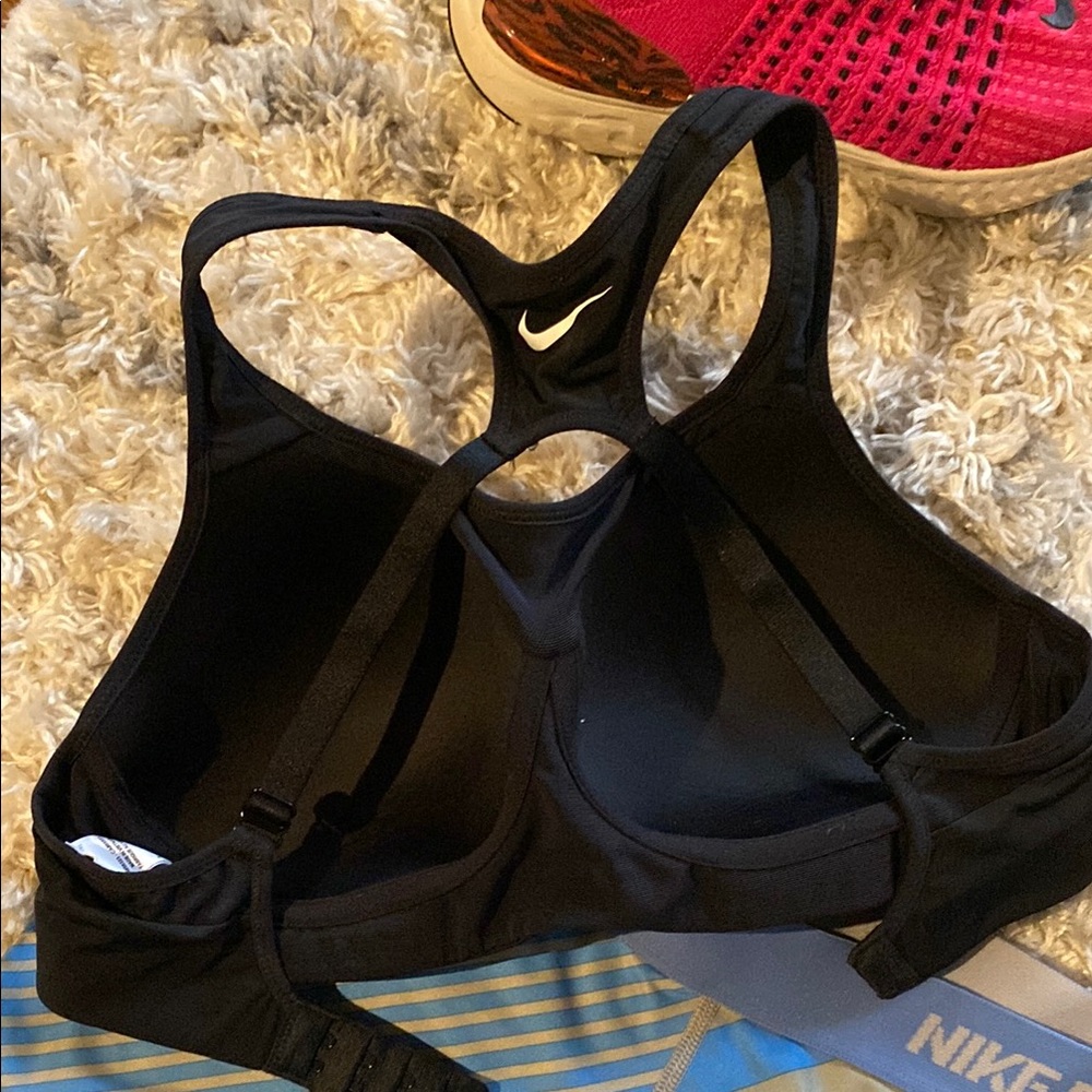 Nike Pro Blue Striped Shorts and Black Bra Set - Picture 5 of 7